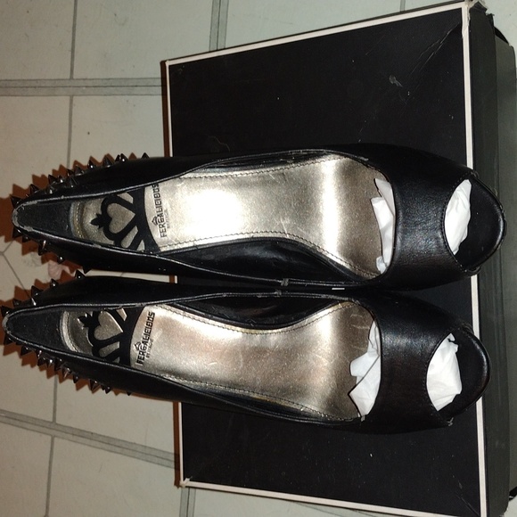 Naughty Spike, Black Leather, "Fergalicious" 3.5in High Heels.Size 8.5 M. - Picture 11 of 11